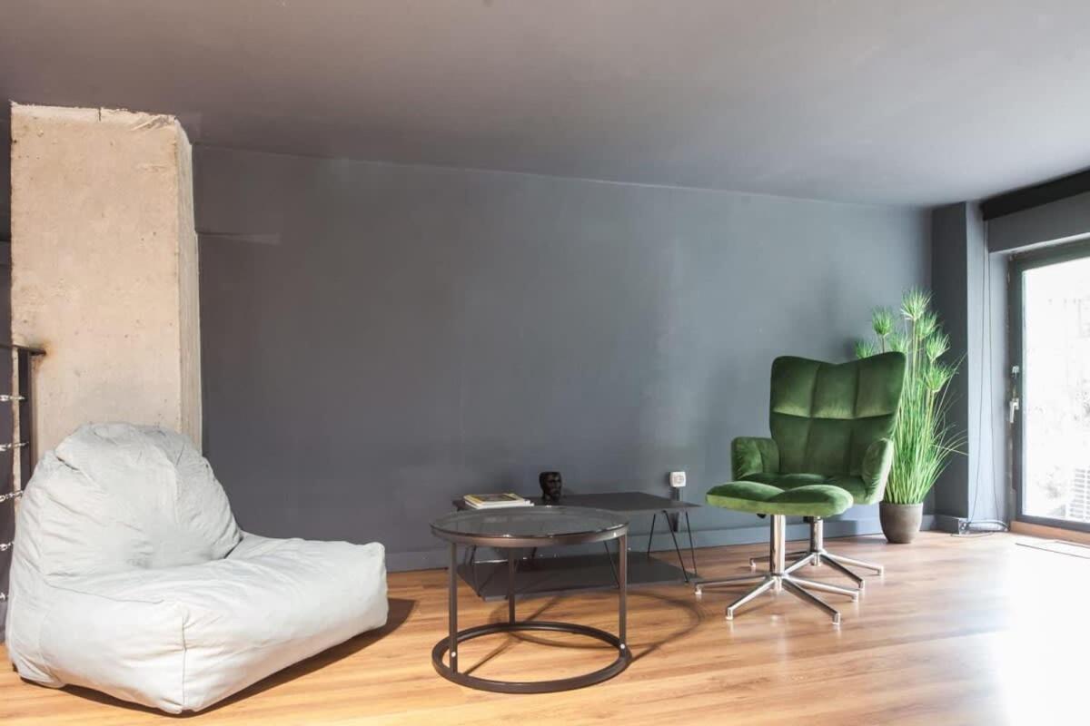 Trendy Industrial Apt Next To Museum Of Acropolis 아테네 외부 사진
